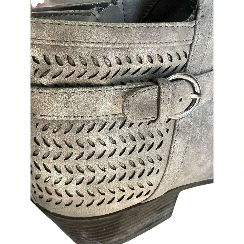 St. John's Bay Leia Women's 9W Pewter Suede Ankle Boots Side Zip Buckle Detail - Picture 6 of 14
